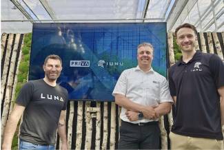 Priva and IUNU team working together at the PROOF Research & Development Centre at HortiTech. Photo courtesy of IUNU. 