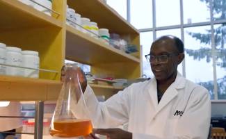 Dr. Reza Baziramakenga, a researcher at the Agro-100 laboratory at Laval University in Québec City. 
