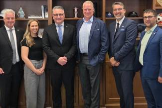 L-R: Dan Martin of EarthFresh Farms; Jennifer Harris of Island Growers Co; The Honourable Heath MacDonald, Minister of Agriculture and Agri-food; Jeff Madu of Windset Farms; CPMA president, Ron Lemaire; and Quinton Woods of Gwillimdale Produce Ltd.