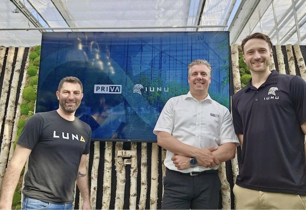 Priva and IUNU team working together at the PROOF Research & Development Centre at HortiTech. Photo courtesy of IUNU. 