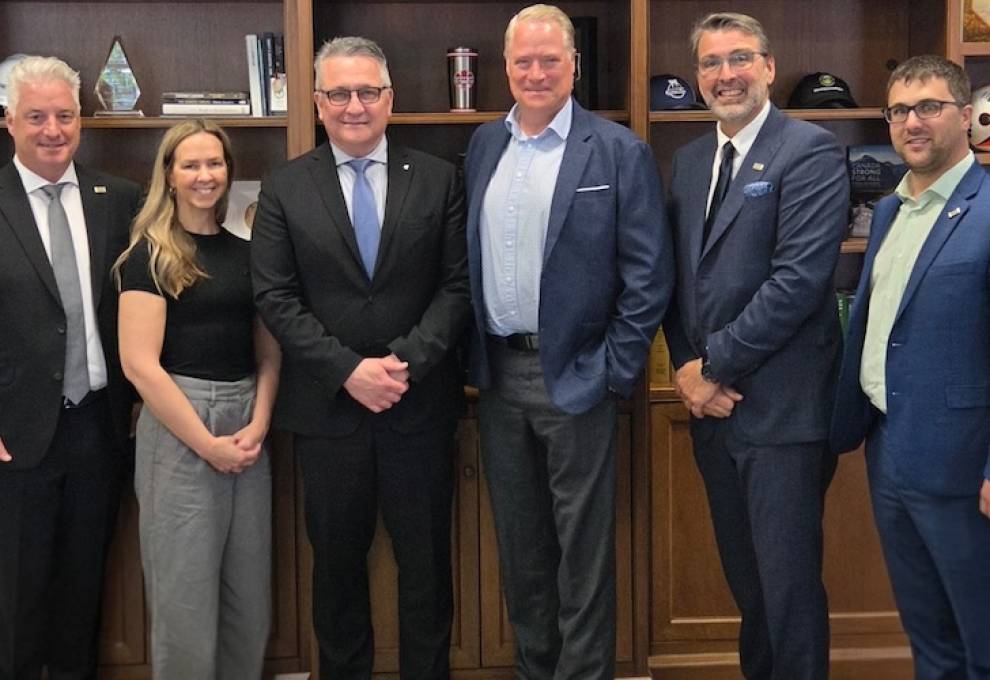 L-R: Dan Martin of EarthFresh Farms; Jennifer Harris of Island Growers Co; The Honourable Heath MacDonald, Minister of Agriculture and Agri-food; Jeff Madu of Windset Farms; CPMA president, Ron Lemaire; and Quinton Woods of Gwillimdale Produce Ltd.