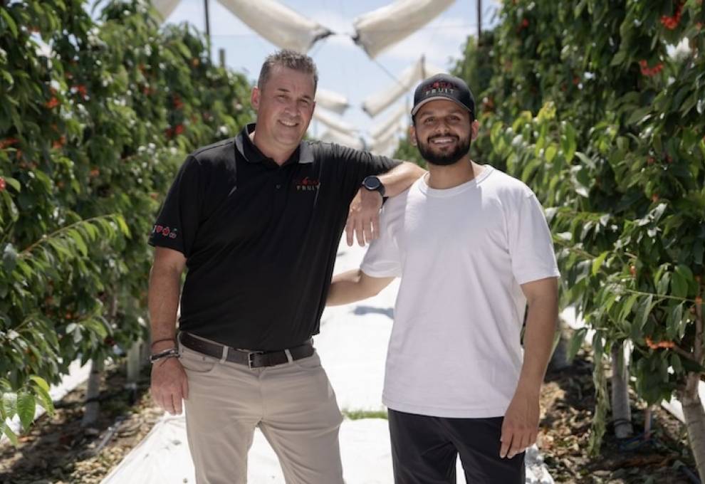Andre Bailey (L), CEO, Global Fruit and one of the growers. Photo by Chris Stenberg. 
