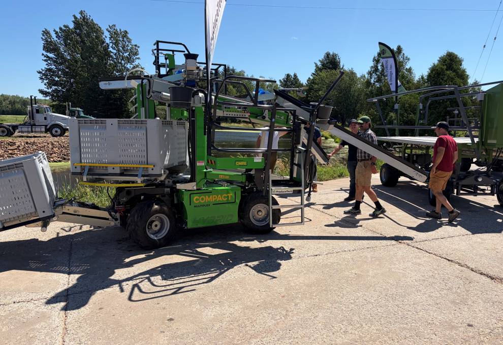 Compact machine can be used across multiple fruit types, including apples, cherries, and pears.