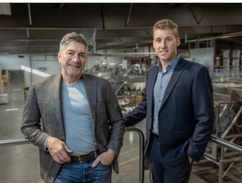 L-R: Wayne Rempel and Harwin Bouwman 