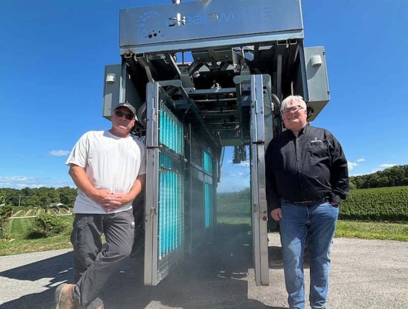 Brian Schmidt, (L) Vineland Estates Winery and Paul Moyer, Clean Works. 